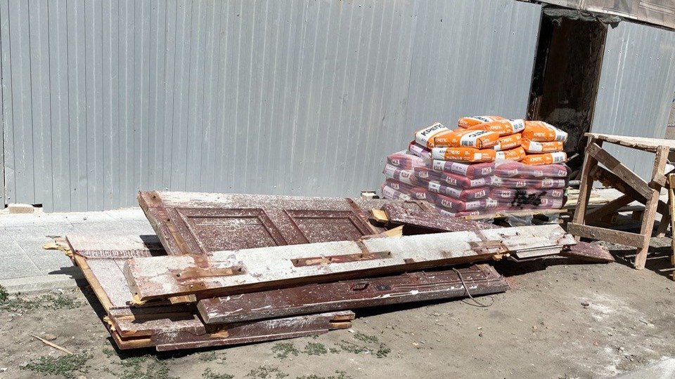 В особняке Вонлярлярского на Большой Морской демонтировали исторические деревянные ворота