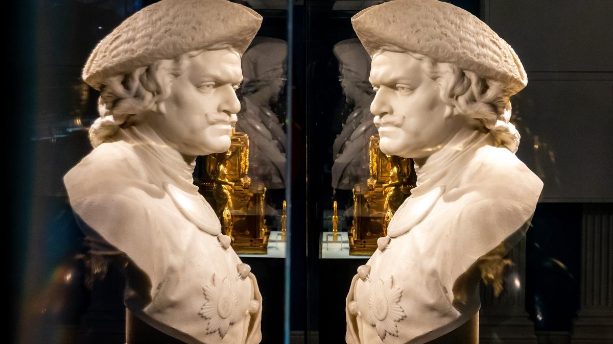 Историю города на Неве за первое столетие представили в Петропавловский крепости