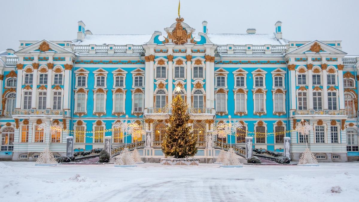 В выходные и праздничные дни февраля можно посетить парадный плац Екатерининского дворца
