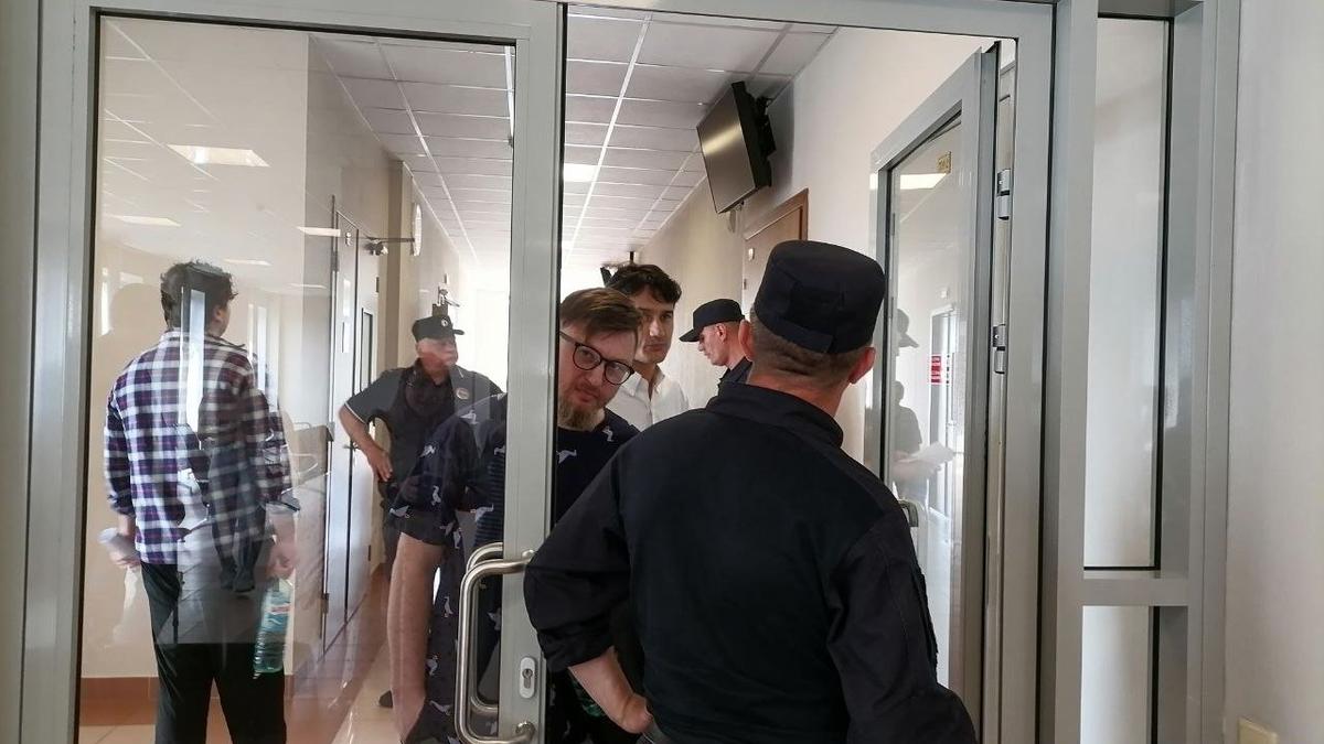 Наказание коммунисту Ивану Апостолевскому и градозащитнику Олегу Мухину менять не стали