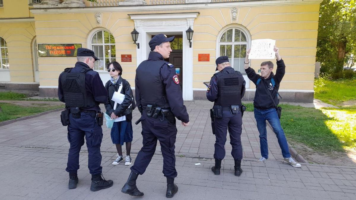 Пикет у пункта отбора на военную службу. Фото: Анна Мотовилова / MR7