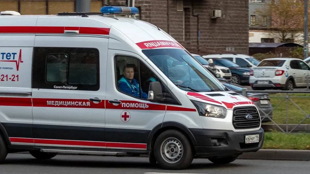 Голый мужчина бросился под машину у моста Бетанкура — Новости Санкт- Петербурга › МР7.ру