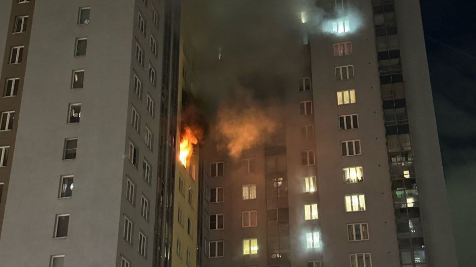 Квартирный пожар на Туристской улице тушили около двух часов