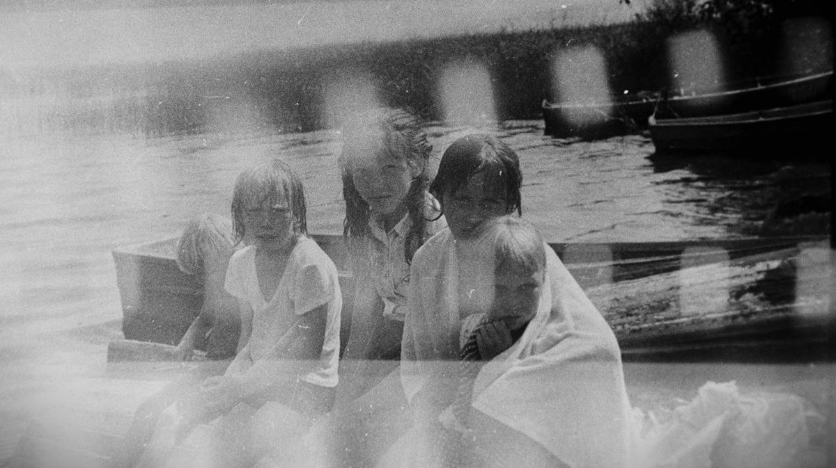 Да что у нас общего? Детство…