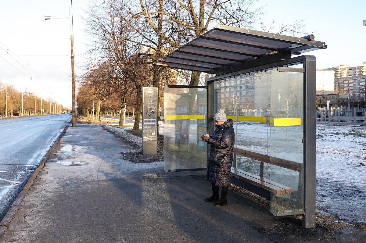 Дизайн остановок общественного транспорта в Петербурге изменят. Его  доработают для более эффективной защиты от ветра и осадков. — Новости Санкт- Петербурга › МР7.ру