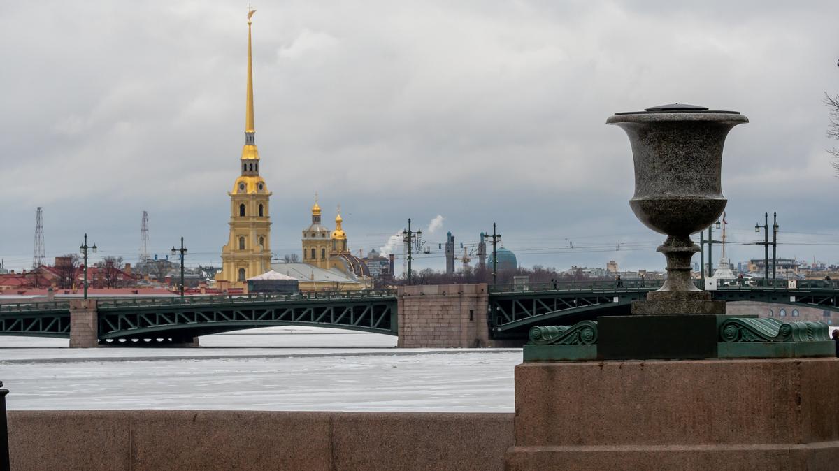 Холодно спб. Питер днем. Санкт-Петербург в марте. Санкт-Петербург в апреле. Питер холодно.