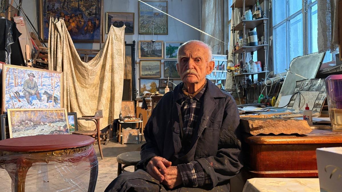 «Рисовать охотников? Так уже не модно же»: рассказ петербургского художника Всеволода Петрова-Маслакова о героях картин, блокаде и подсадной утке