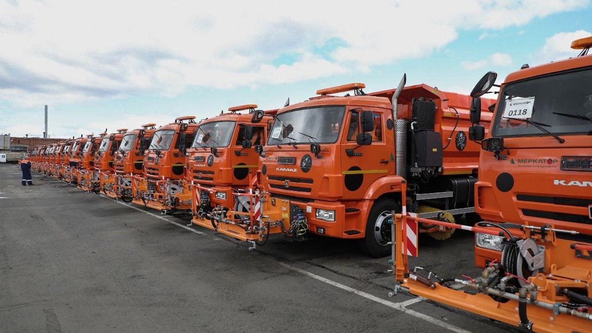 Более 60 уборочных машин поступили в Петербург с начала лета — Новости  Санкт-Петербурга › МР7.ру