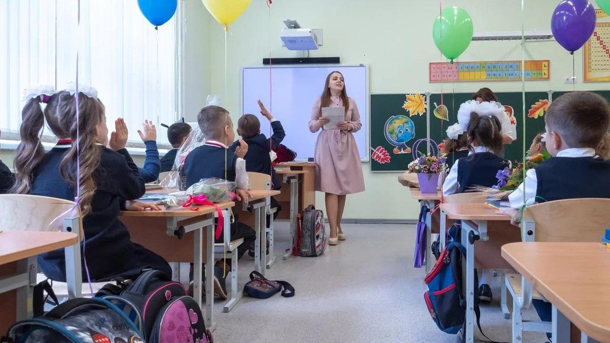 Четыре детских сада и школу построят в пяти районах Петербурга