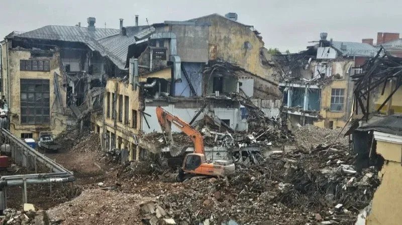 Снос здания фабрики-кухни. Фото: SOS СПб СНОС