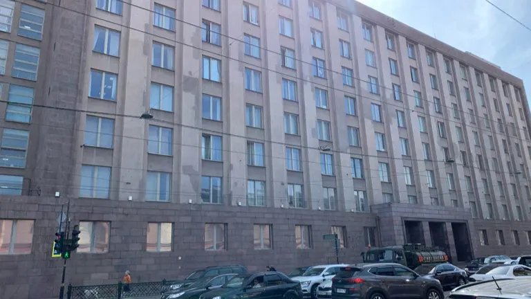 Бросок коктейля Молотова в здание УФСБ на Литейном обернулся уголовным делом для петербуржца
