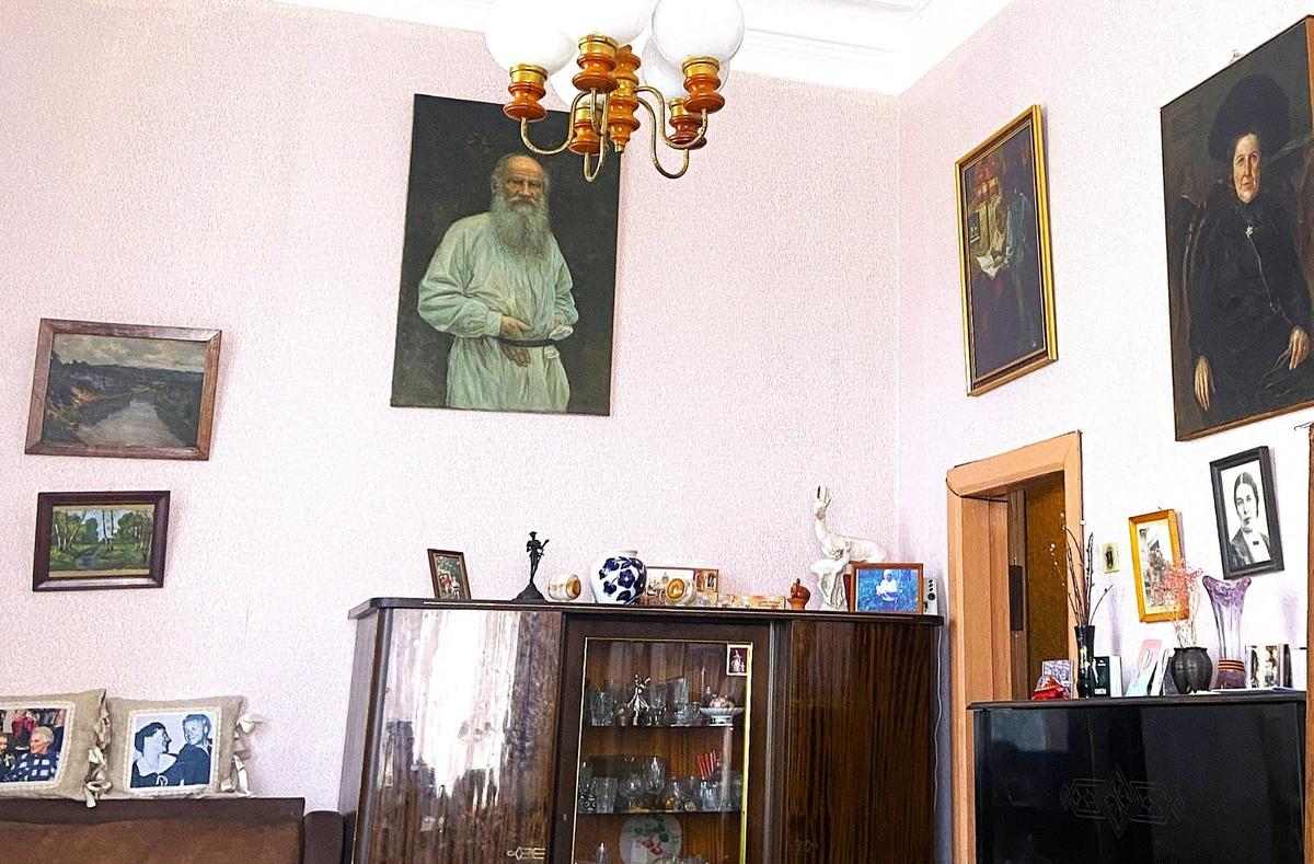 Комната коммунальной квартиры Анастасии Полозовой. Фото: Валерия Шимаковская / MR7