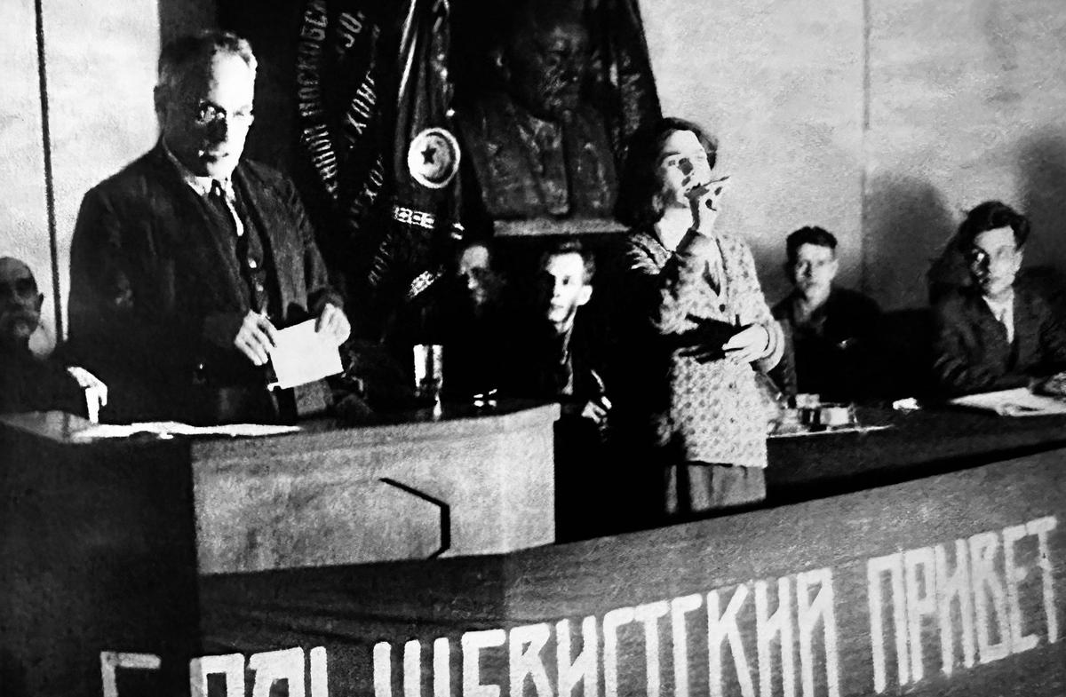 Приветствие наркома здравоохранения Николая Семашко. Переводит М. Шибалина. Фото: архив музея истории ВОГ