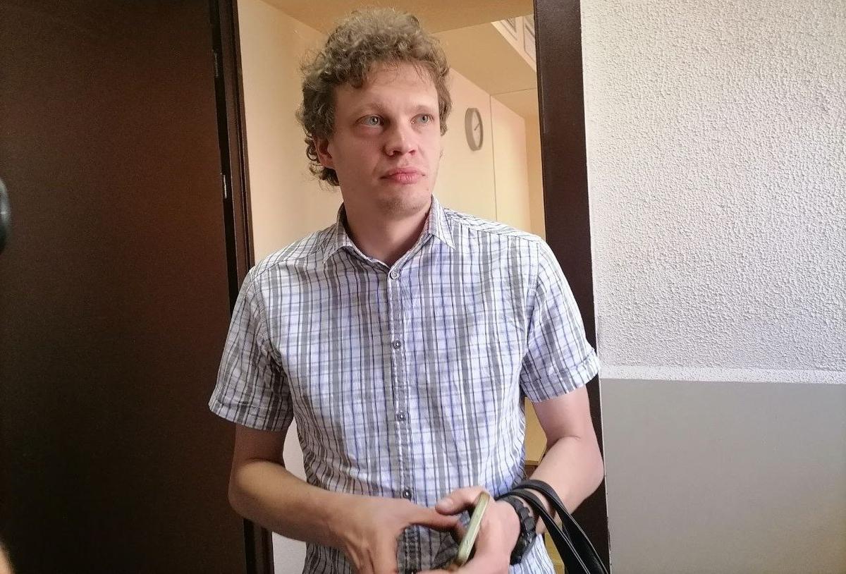 Сергей Иевков на выходе из зала суда. Фото: МР7