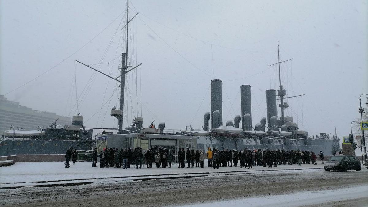 Вслед за Эрмитажем петербуржцы «штурмуют» «Аврору»