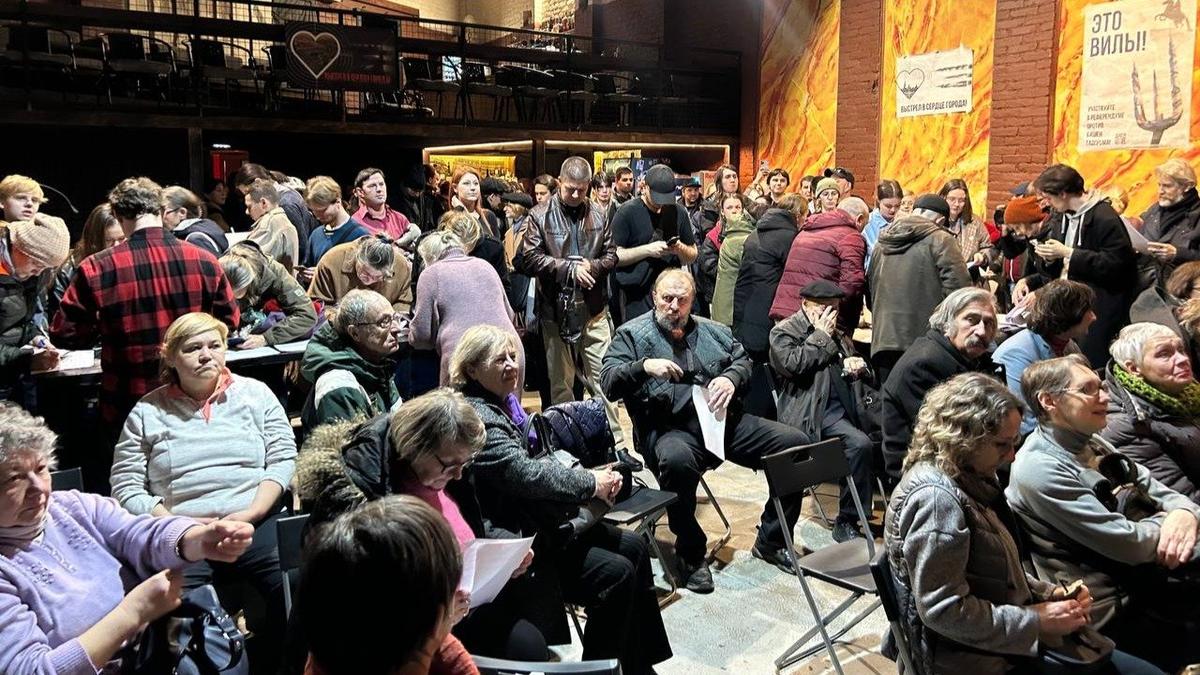 Собрание инициаторов референдума против новых небоскрёбов в Петербурге закончилось визитом полиции и задержаниями