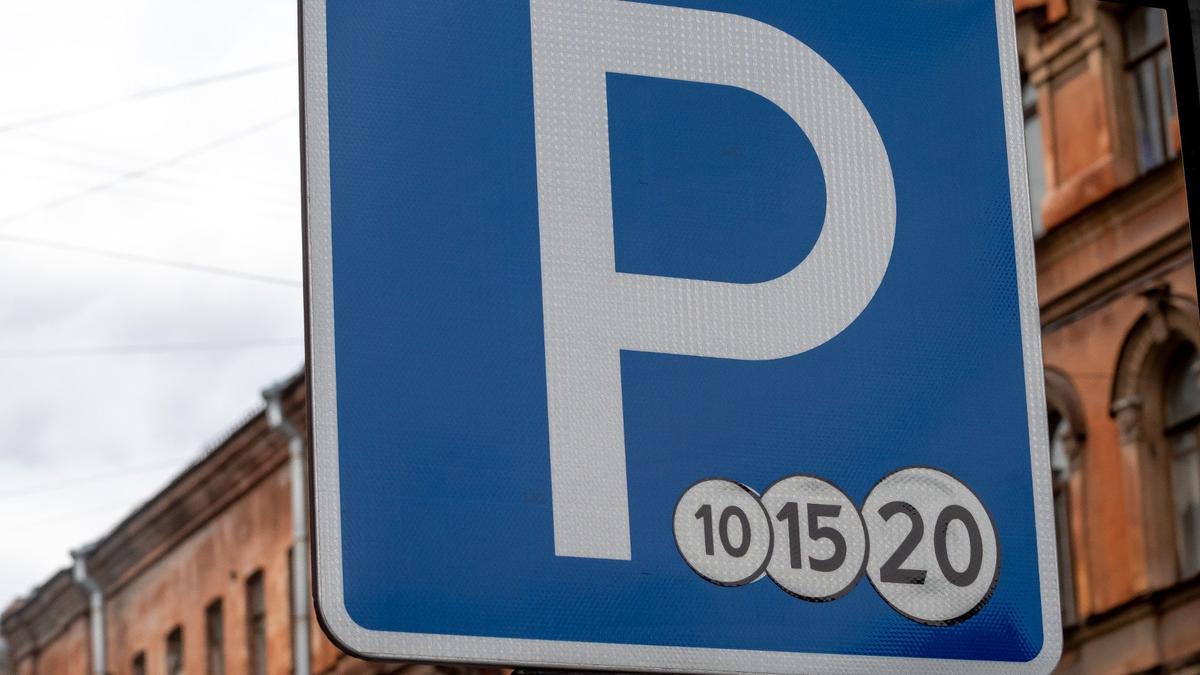 Горсуд признал законным распоряжение комтранса о создании платных парковок в Адмиралтейском районе