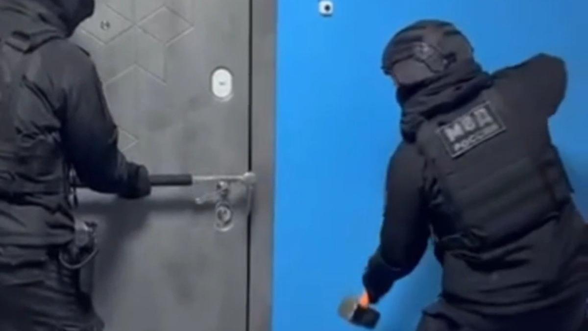 Скриншот видео: ГУ МВД по Петербургу и Ленобласти