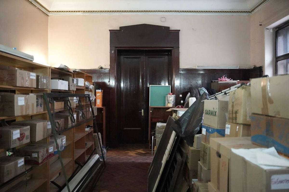 Библиотека в здании правления петербургского ВОГ. Коробки подготовлены к переезду. Фото: Павел Борисенко / MR7