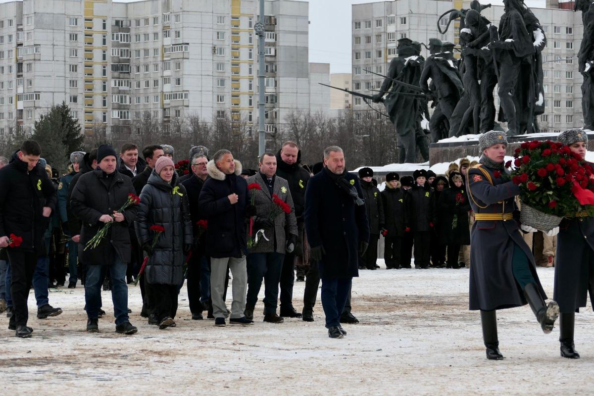Александр Бельский вместе с другими депутатами ЗакСа. Фото: Дарья Дмитриева / MR7