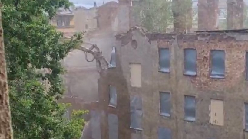 На Мясной улице начали сносить флигель дома Фокина