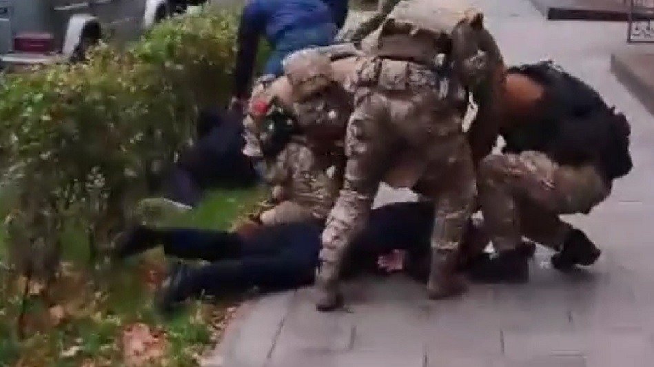 Скриншот видео: ГУ МВД по Петербургу и Ленобласти