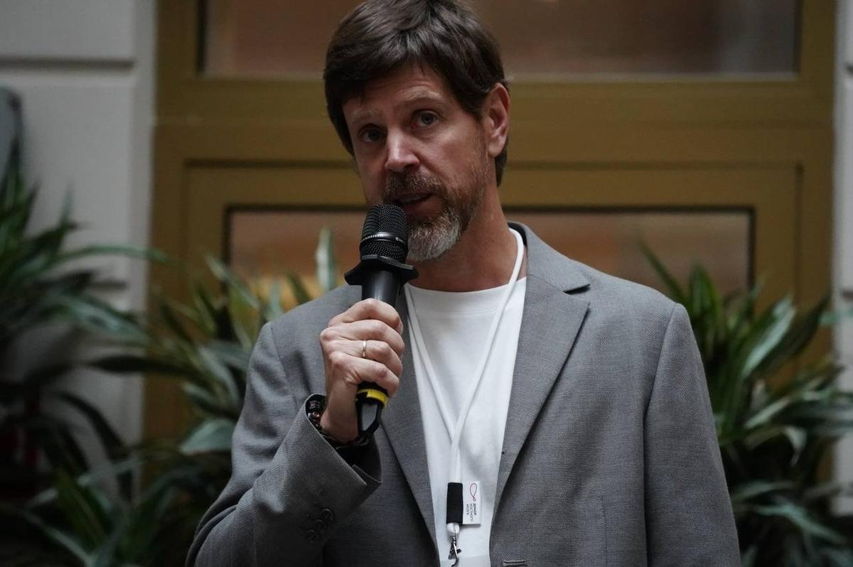 Заведующий лабораторией «Регистр доноров костного мозга» НИИ имени Раисы Горбачевой Александр Алянский. Фото: Павел Борисенко / MR7