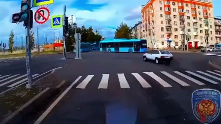 Скриншот видео: Госавтоинспекция СПб и ЛО