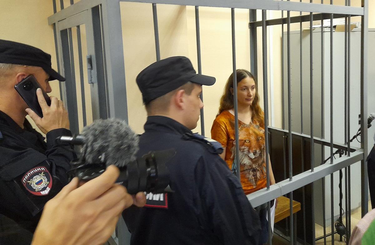 Саша Скочиленко в зале суда. Фото: Анна Мотовилова / MR7