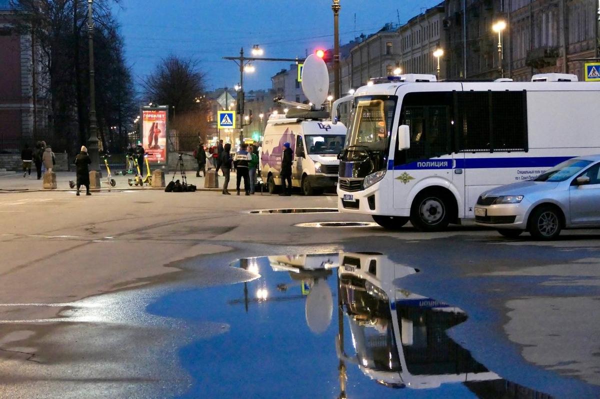 В Петербурге проходит концерт группы «Пикник» и оркестра «Таврический» в  память о погибших в теракте в «Крокус Сити Холле» | 27.03.2024 |  Санкт-Петербург - БезФормата