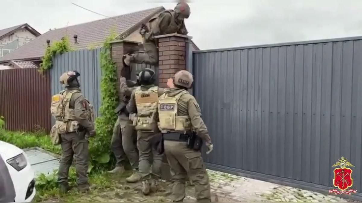 Количество фигурантов в деле об организации незаконной миграции в гатчинском вузе выросло до семи