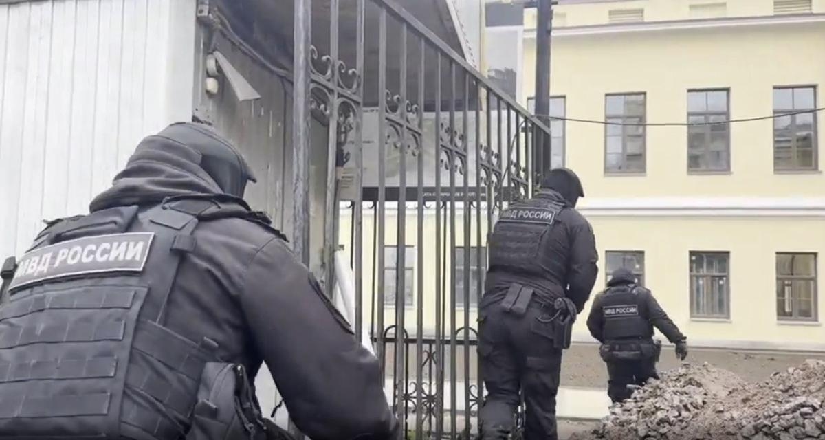 Скриншот видео: ГУ МВД по Петербургу и Ленобласти