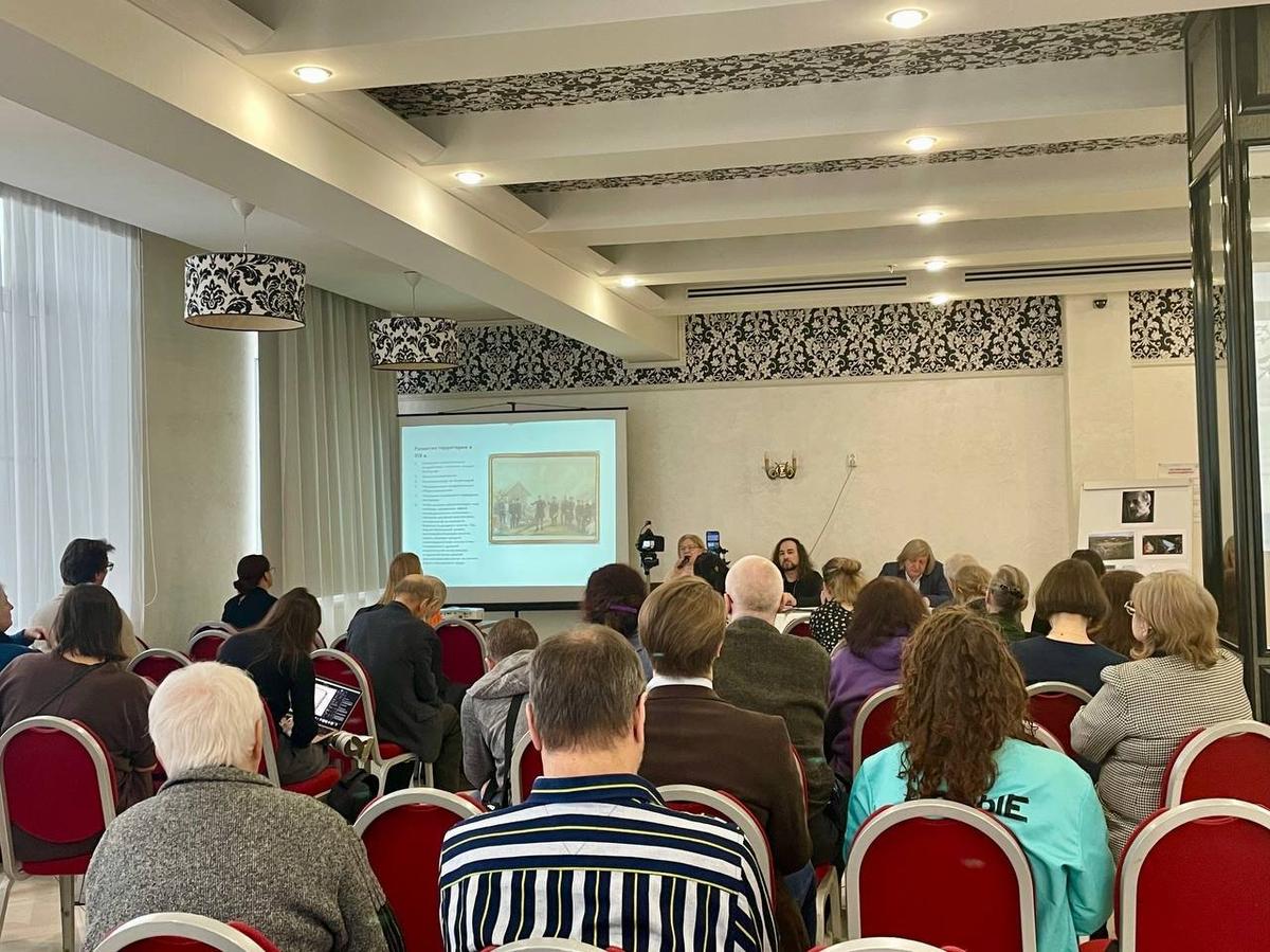 Более 50 человек собрались обсудить программу сохранения Охтинского мыса. Фото: Дарья Дмитриева / MR7
