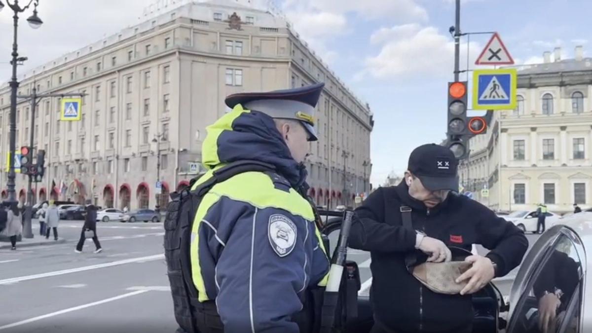 Скриншот видео: ГУ МВД по Петербургу и Ленобласти