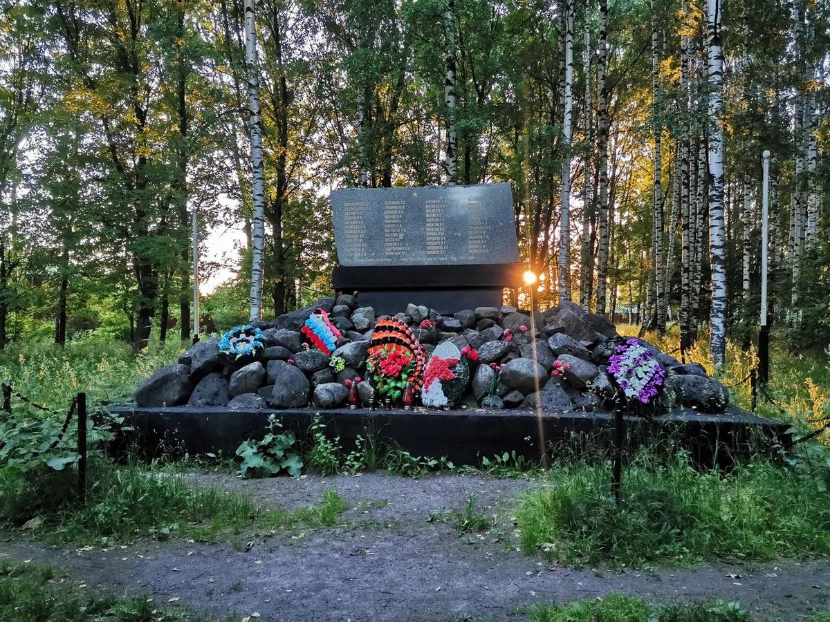 Памятник в честь погибших рабочих совхоза «Ручьи». Фото: страница Евгения Разумишкина в «ВКонтакте»