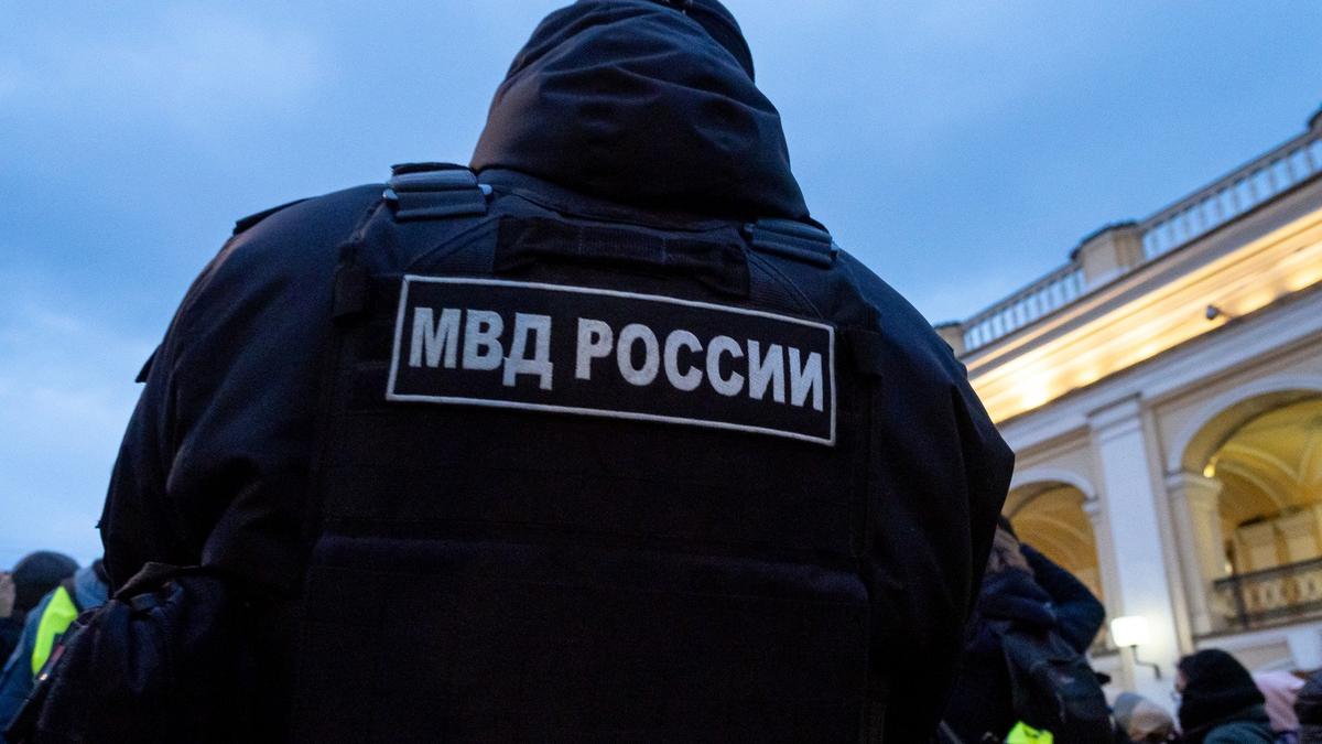 Спецназ задержал петербуржца за посты с осуждением властей, написанные больше года назад