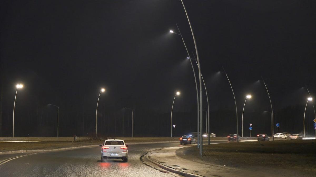 Дорога в Пулково станет светлее: там поменяли устаревшие фонари