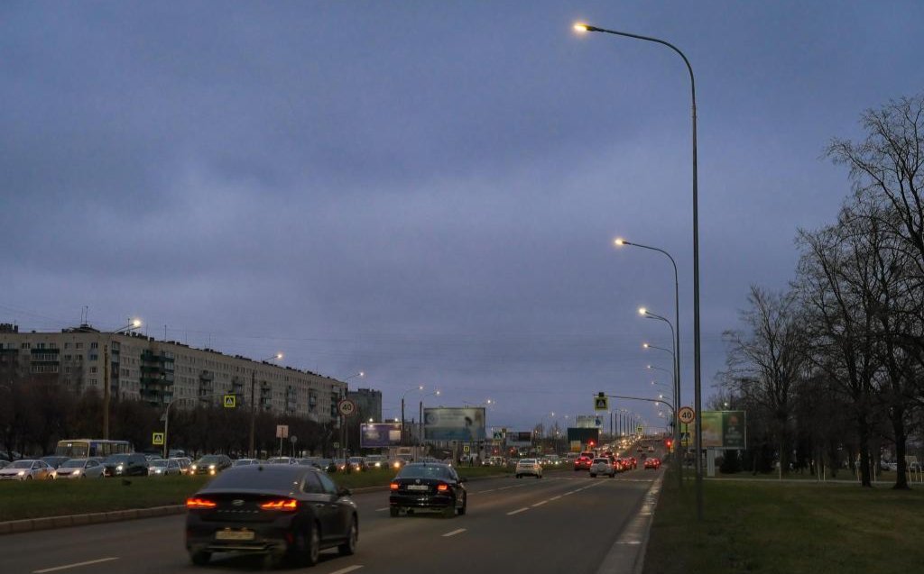 Новые светильники на проспекте Культуры. Фото: пресс-служба администрации Петербурга