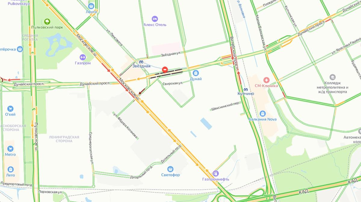 Шесть автобусов следуют с опозданием из-за пробки на Московском шоссе