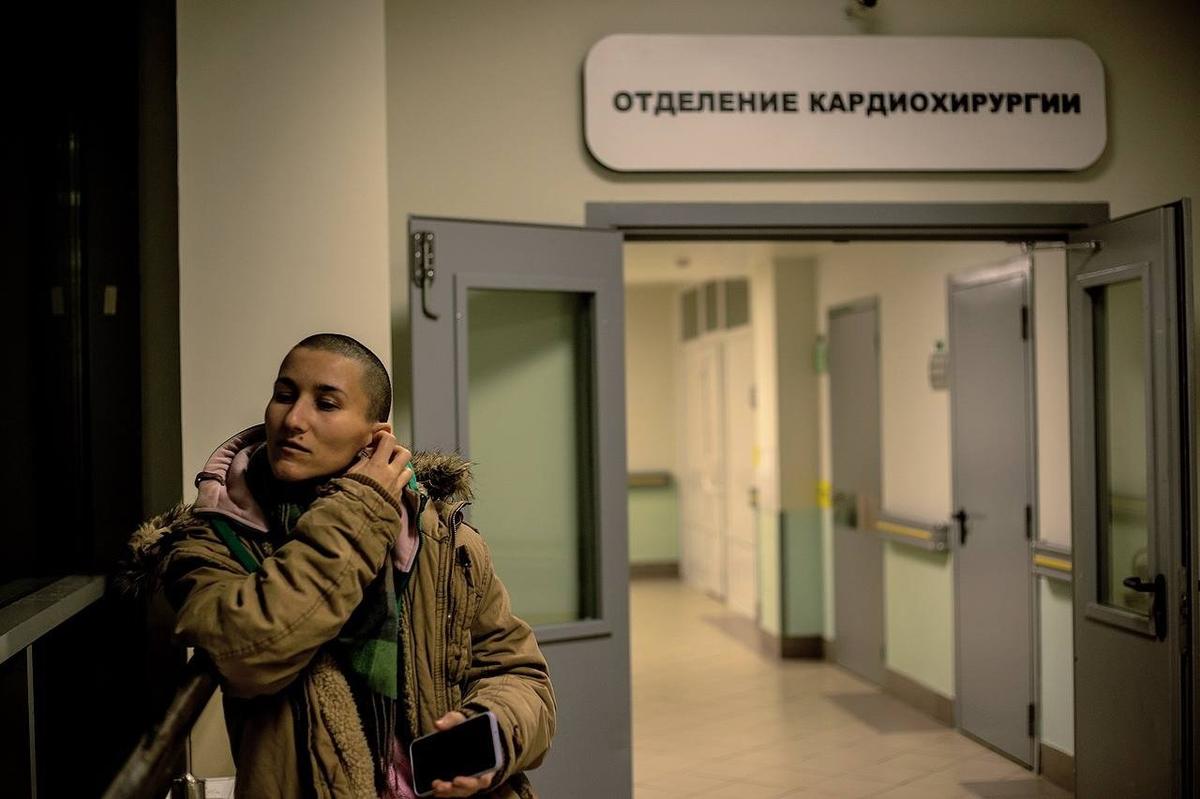 Ануш Панина в Мариинской больнице. Фото: Кристина Панькина / «Свободу Саше Скочиленко!»