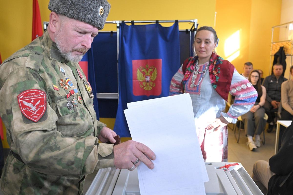 Казаки на выборах. Фото: Андрей Бок.