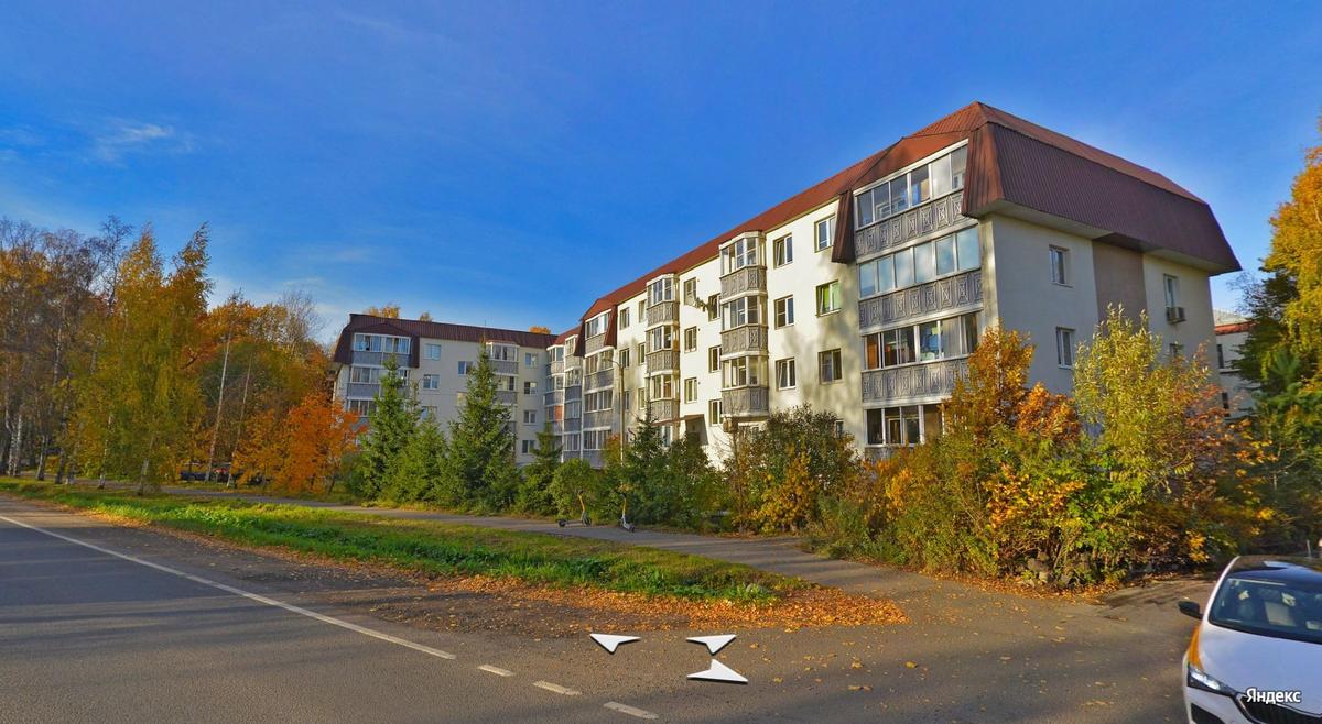 Дом на Московском шоссе, 34, напротив окон которого будет проходить путепровод. Скриншот «Яндекс.Панорамы»