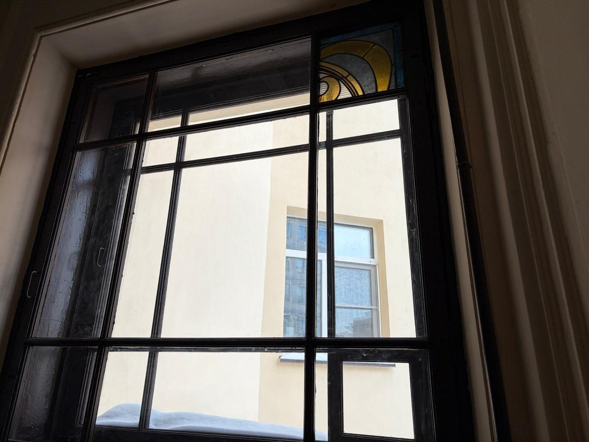 Окно с витражом. Фото: Валерия Шимаковская / MR7