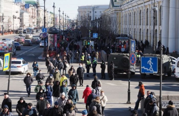 Больше 1,1 тысячи человек задержали на несогласованной акции в Петербурге 6 марта