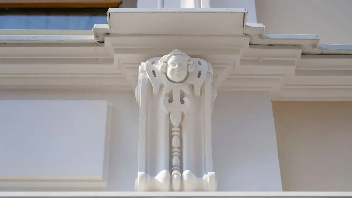 В Смольном обещают в 2024 году отреставрировать 23 исторических здания