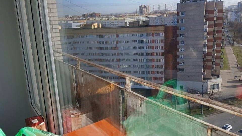 На Дачном проспекте мужчина спас шестилетнего ребёнка, повисшего на балконе 12-го этажа