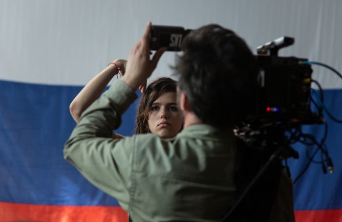 Звезда «Перевала Дятлова» снимается в петербургской драме «Летом асфальт теплый»