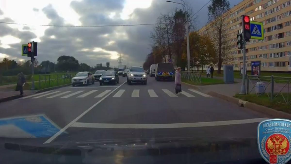Скриншот видео: Госавтоинспекция Петербурга и Ленобласти