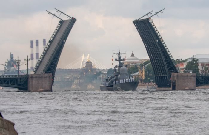 Первая репетиция парада ВМФ прошла в Петербурге