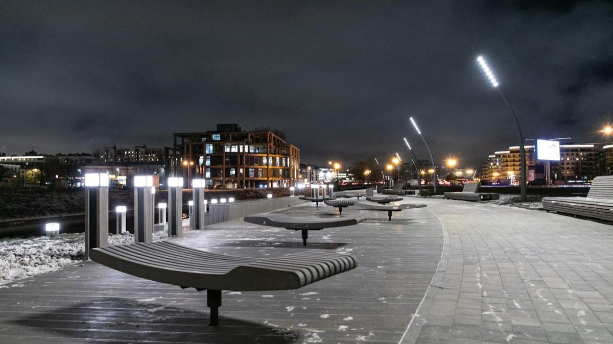 На набережной Карповки установили гамаки и фигуры рыб